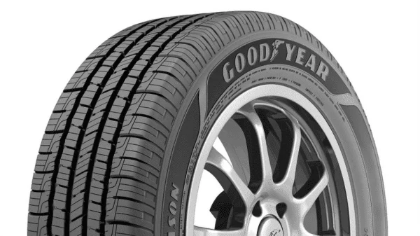 Goodyear Reliant All-Season 205/55R16 91V All-Season Tire - Image 3